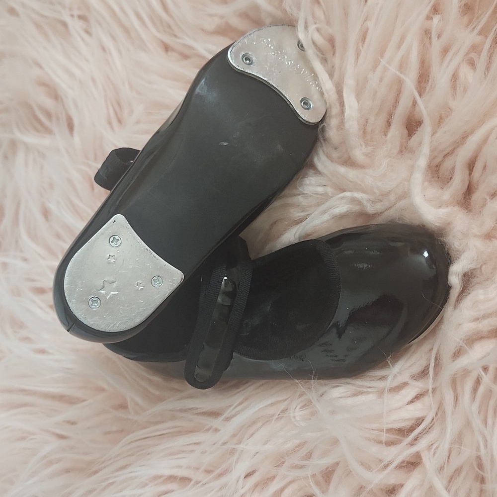 Tap shoes for toddler girl